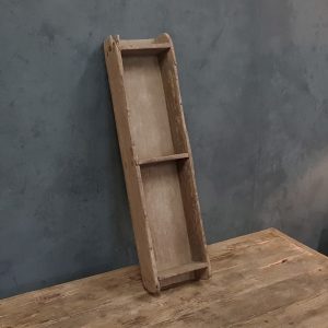 oud houten tray met drie vakken
