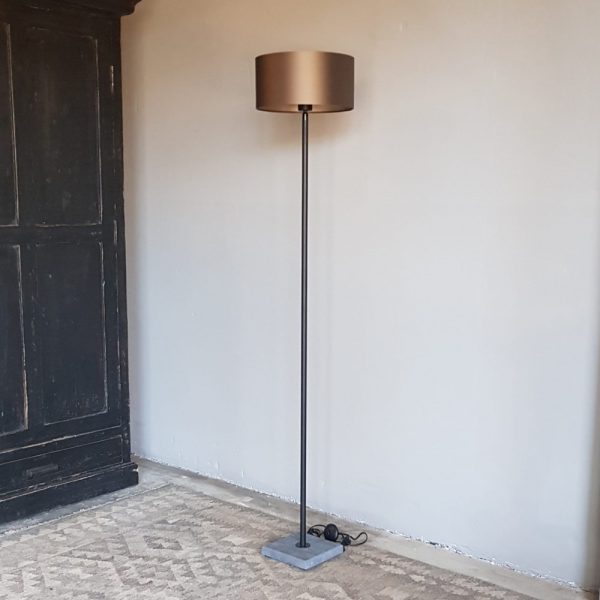 Vloerlamp Sofie op natuurstenen voet