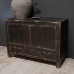 Oud houten tweedeurs kastje - 3 lades