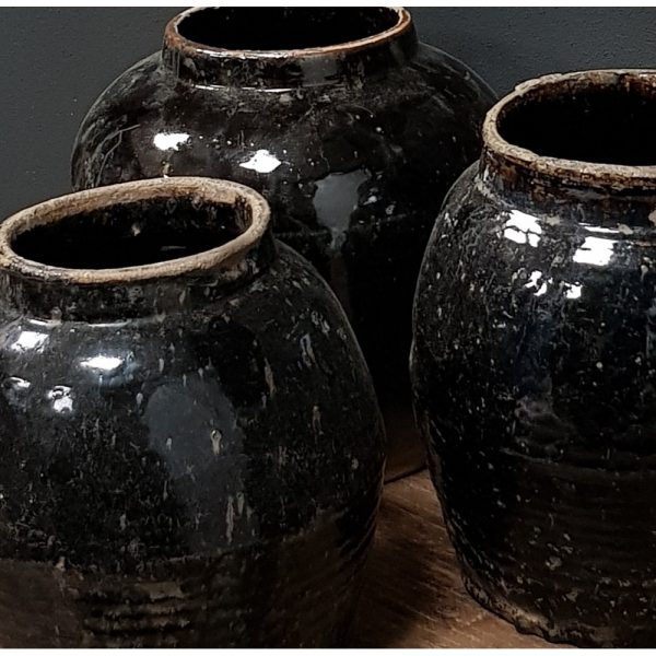 antieke pot glazuur zwart