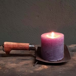 IJzeren kandelaar met handvat