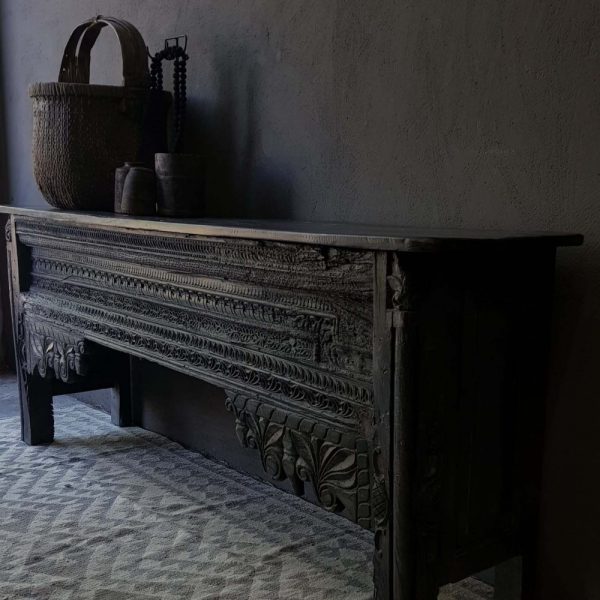 Indiaas wandtafel snijwerk antraciet