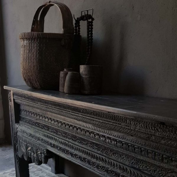Indiaas wandtafel snijwerk antraciet