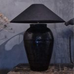 Kruiklamp van oude glazuur pot