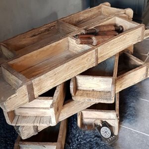 oud houten tray met twee vakken