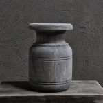 Antique grey oud houten pot